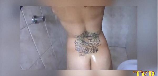  A peluda adora fazer anal - Claudinha Tatuada - Binho Ted